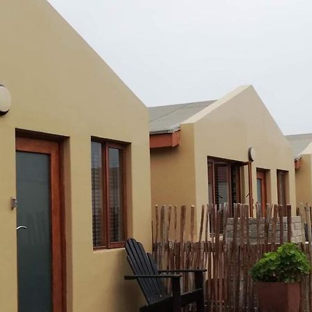 Walvis Bay Backpackers & Self-Catering Apartment Exterior photo